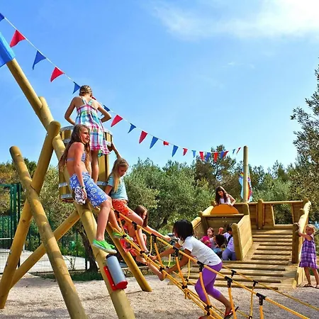 Дом отдыха Mobile In Near Pebble Црес