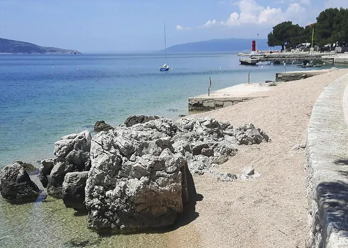 Mobile In Near Pebble Nyaraló Cres