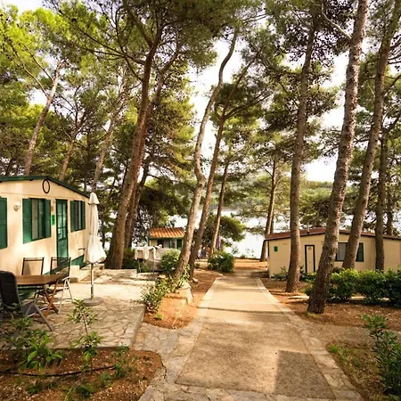 Mobile Homes In Camp Kovacine, Cres, With Long Pebble Сasa de vacaciones Cres