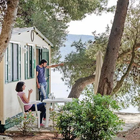 Сasa de vacaciones Mobile Homes In Camp Kovacine, Cres, With Long Pebble Cres